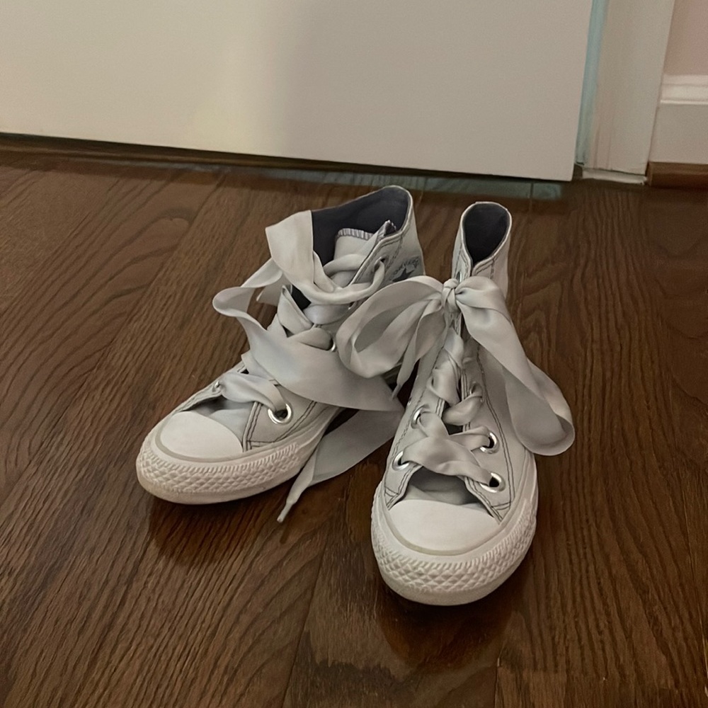 Converse blue sneaker with satin shoe laces